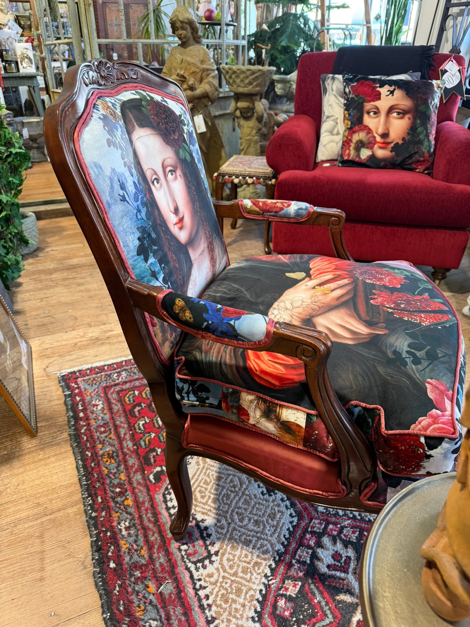 Mona Lisa-Inspired Chair