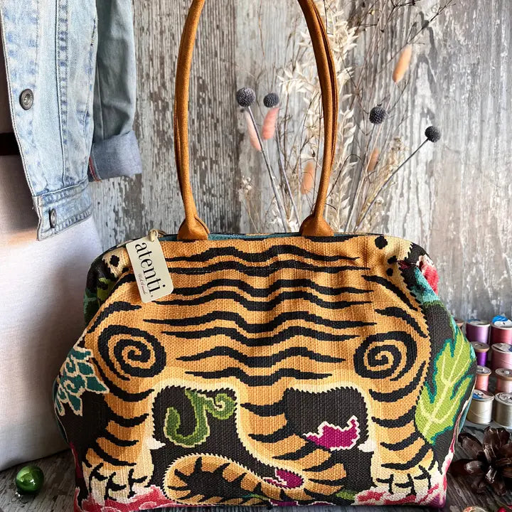 Le Tigre Molly, Atenti USA Handmade, Medium Mary Poppins Snap Frame Bag Back