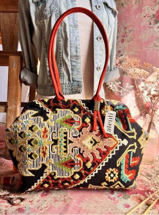 Sew Crewel Molly, Atenti USA Handmade, Medium Embroidered Mary Poppins Snap Frame Bag