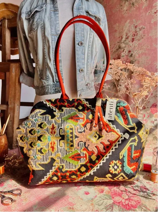 Sew Crewel Molly, Atenti USA Handmade, Medium Embroidered Mary Poppins Snap Frame Bag Black